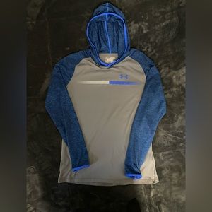 Youth XL boys Under Armour heat gear long sleeve hooded shirt.